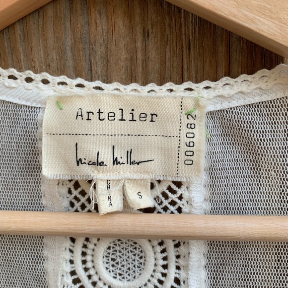 Nicole Miller Artelier Sheer Lace Detail Top - Picture 5 of 9